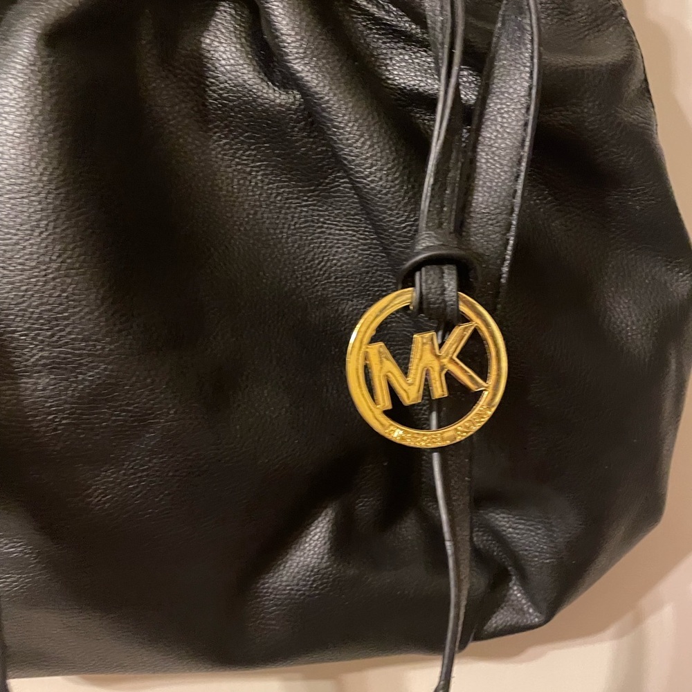 ❤️❤️Beautiful black inspired purse. Used once.❣️ - Picture 3 of 8
